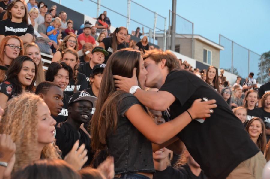 Highland students in the Black Hole participate in kiss cam.