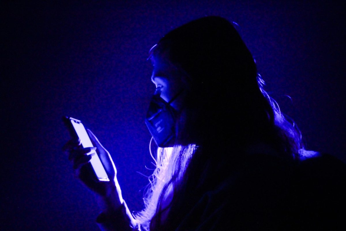 Highland student Izzy Johnanson doom scrolling in class. 